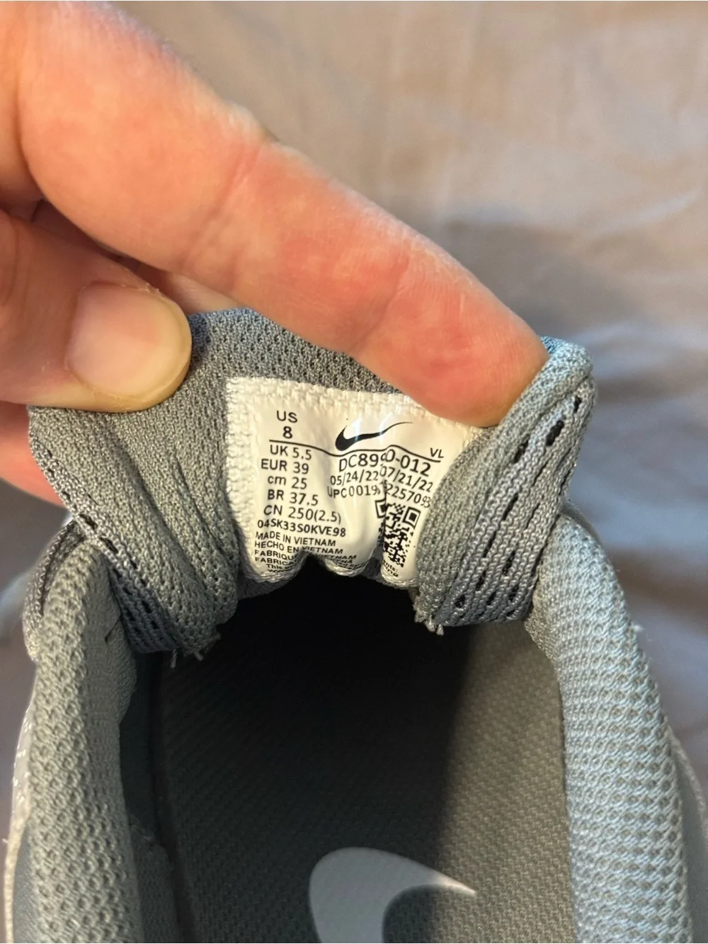 NWOT Nike Gray and White Women's Softball Hyperdiamond 4 Cleats
